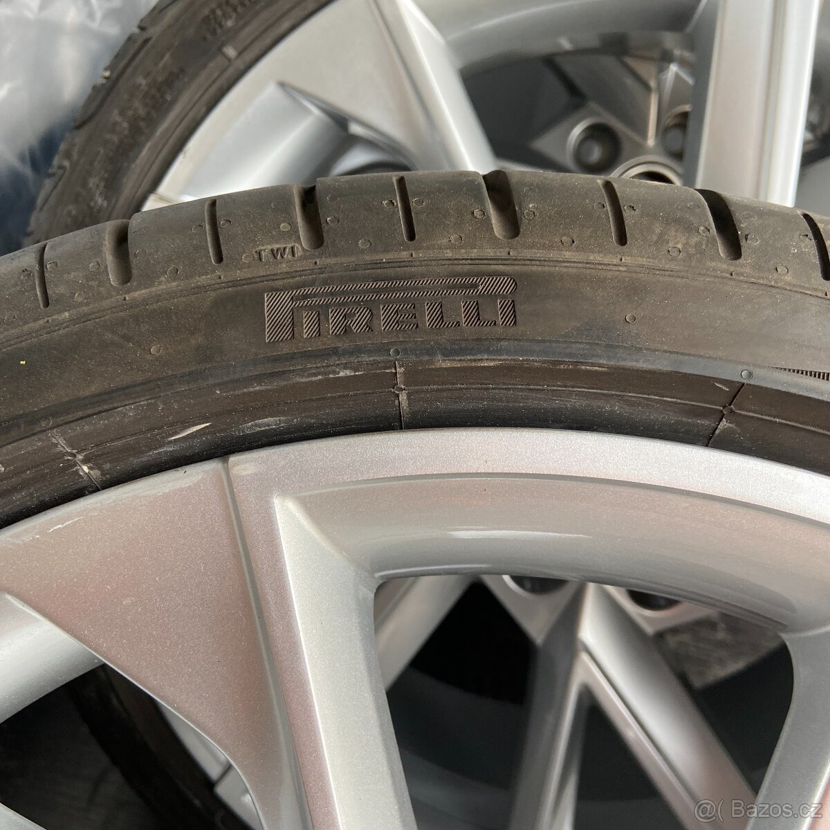 VEGA R18 letní pneu 205/40/18 - 15