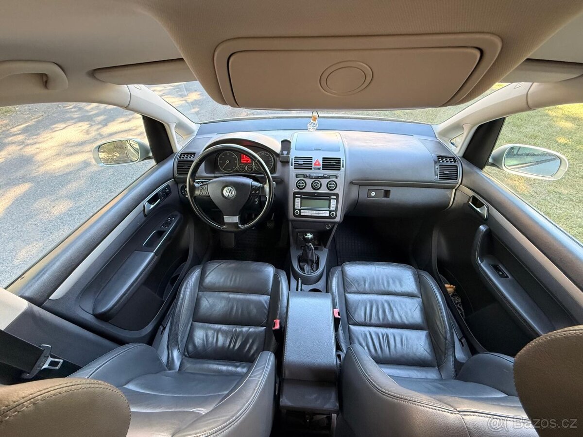 VOLKSWAGEN TOURAN Cross - 15