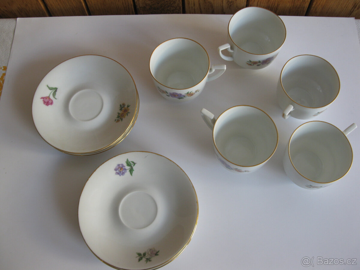 hrníčky,malachitová dóza,skleničky,krásná růž.váza ,sošky - 15