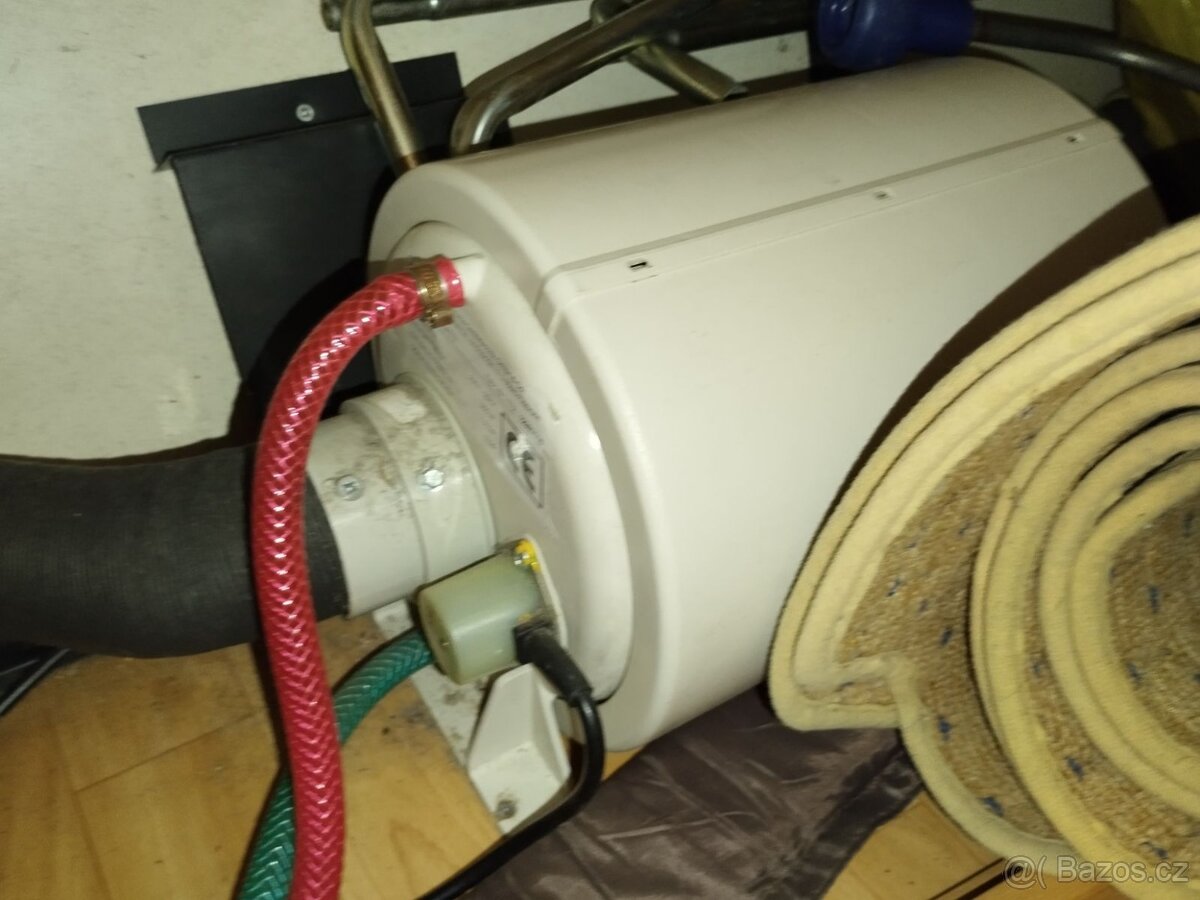 HOBBY 400SF č.740 pro 4. 1150 kg. Bojler. 100km/h. Rok 2002 - 15