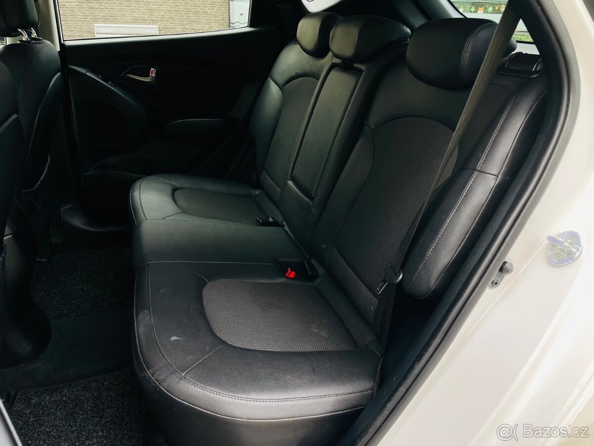 Hyundai ix35 2.0CRDi 4x4 FACELIFT VYHŘEV SERVISKA TAŽNÉ - 15