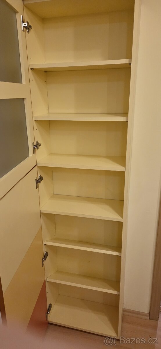 Předsiň - šatní skříň, botníky, skříňky - 15