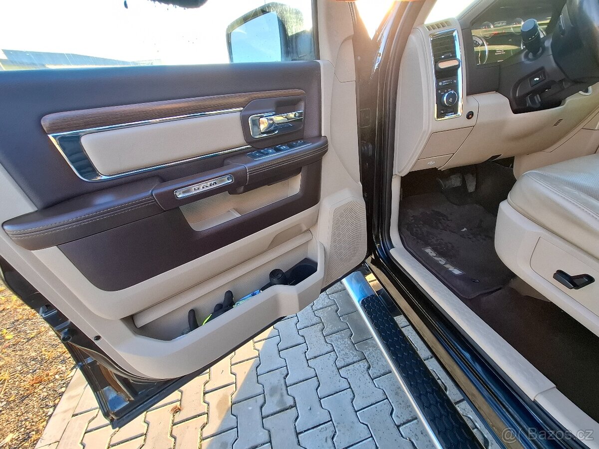 Dodge RAM 1500 5.7 HEMI Laramie - 15