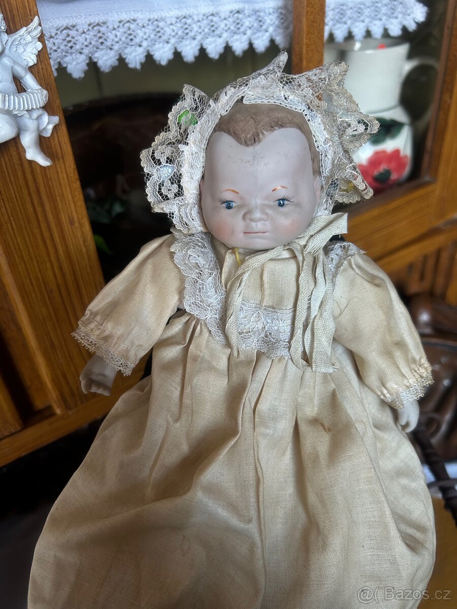 Sběratelský komplet – kočárek + porcelánová panenka - 15
