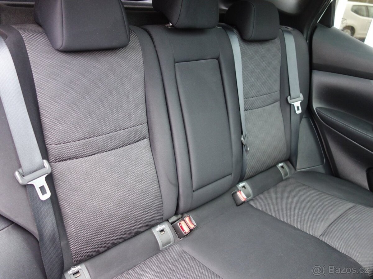 NISSAN QASHQAI 1.5dCi 81kW -VÝBAVA - 15