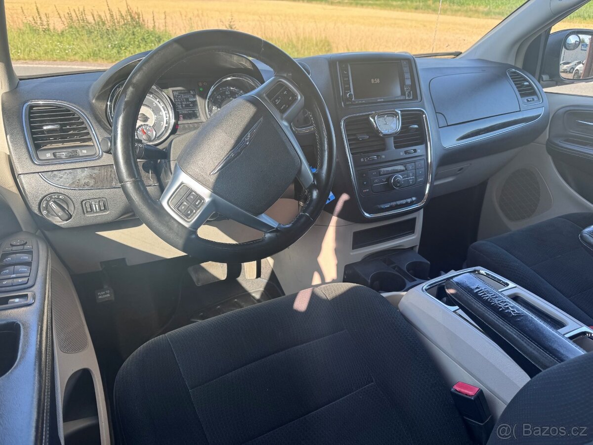 Chrysler Town Country 3,6 V6 RT El dveře DO 2011 DPH - 15