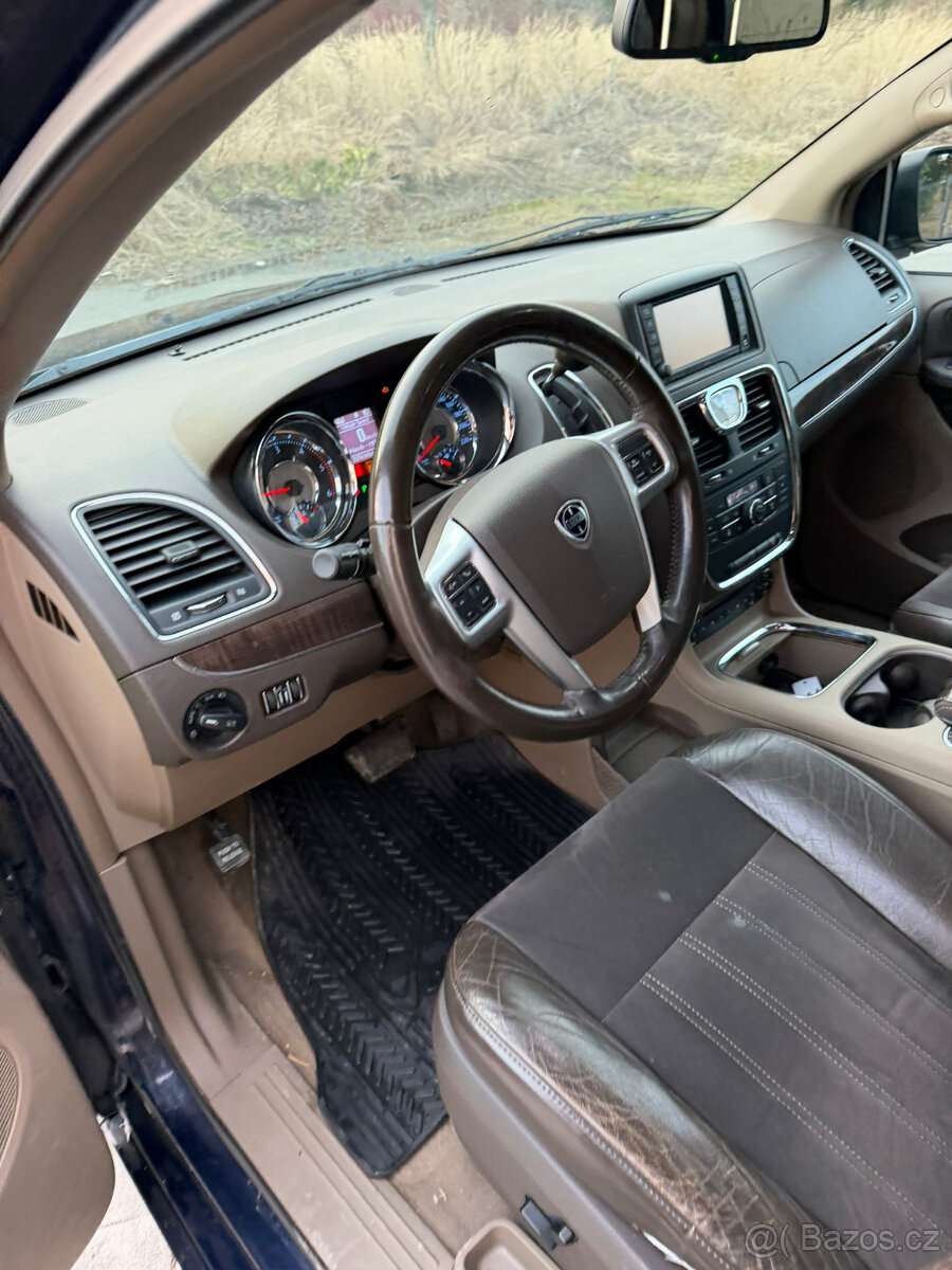 Lancia Voyager 2.8 CRD, automat, 7 míst - 15