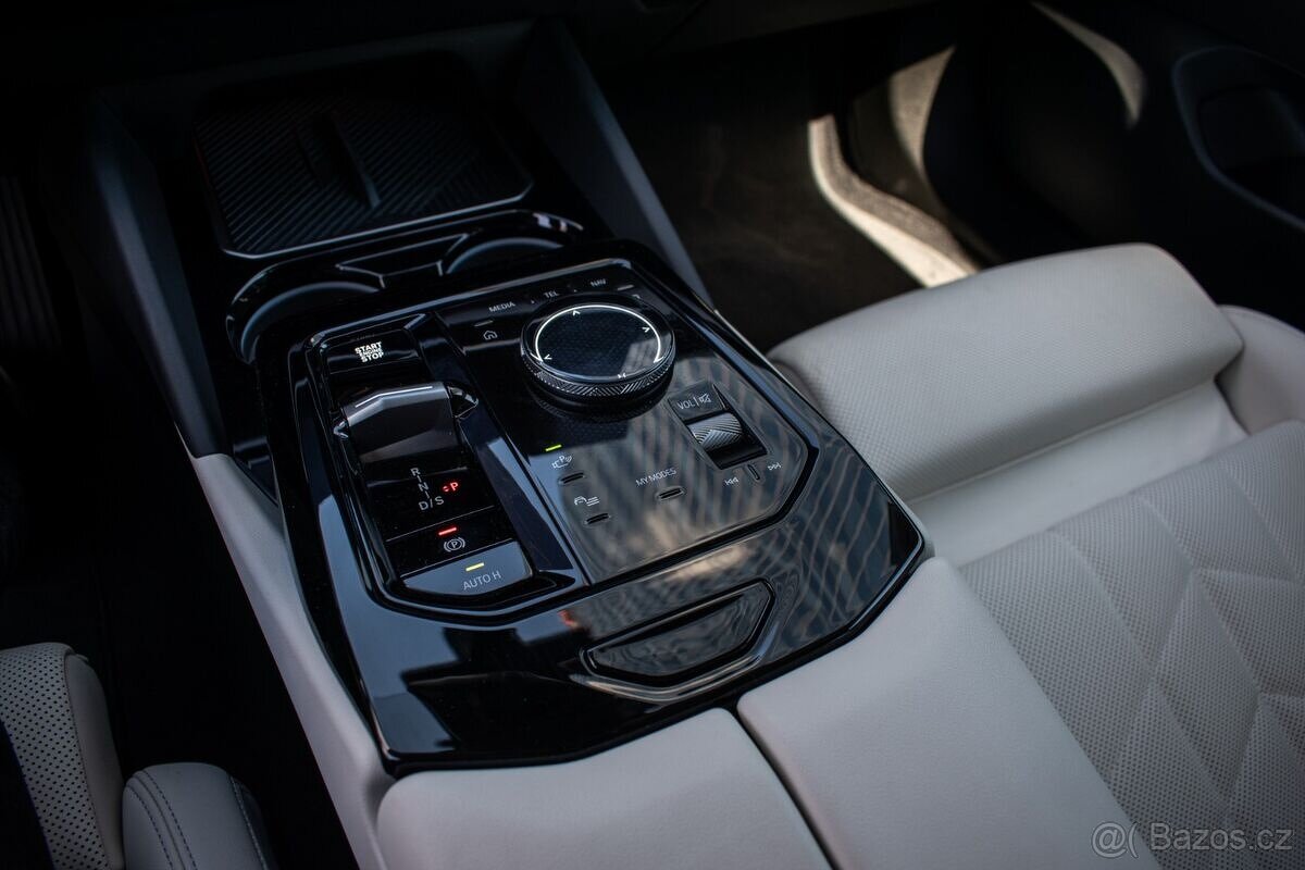BMW Rad 5 Touring 540d xDrive 210kw v ZÁRUKE - 15