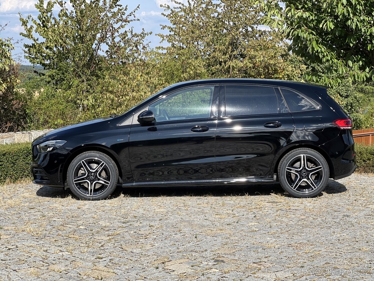 MERCEDES BENZ B250e AMG - 15