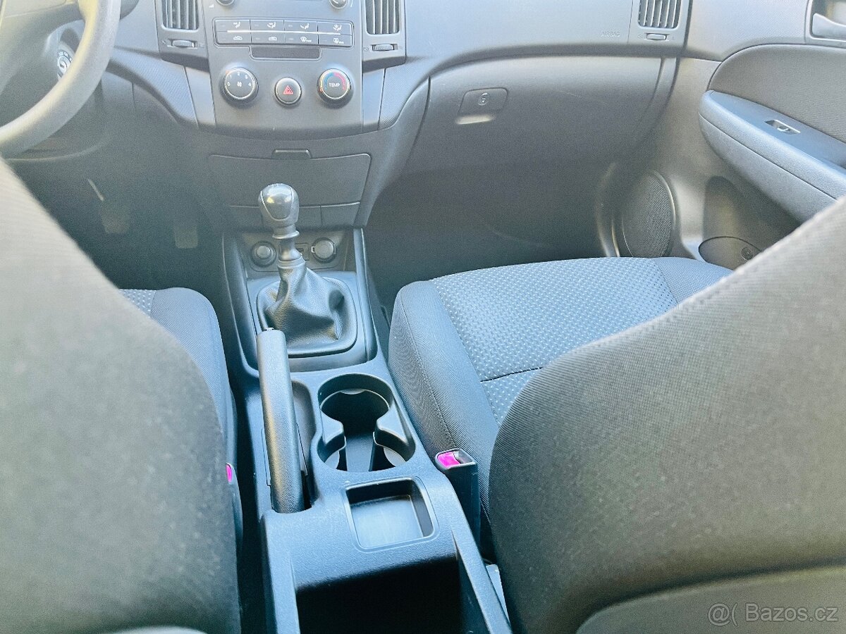 HYUNDAI i30 1.4 i BENZÍN NAJETO JEN 100 TIS KM - 15