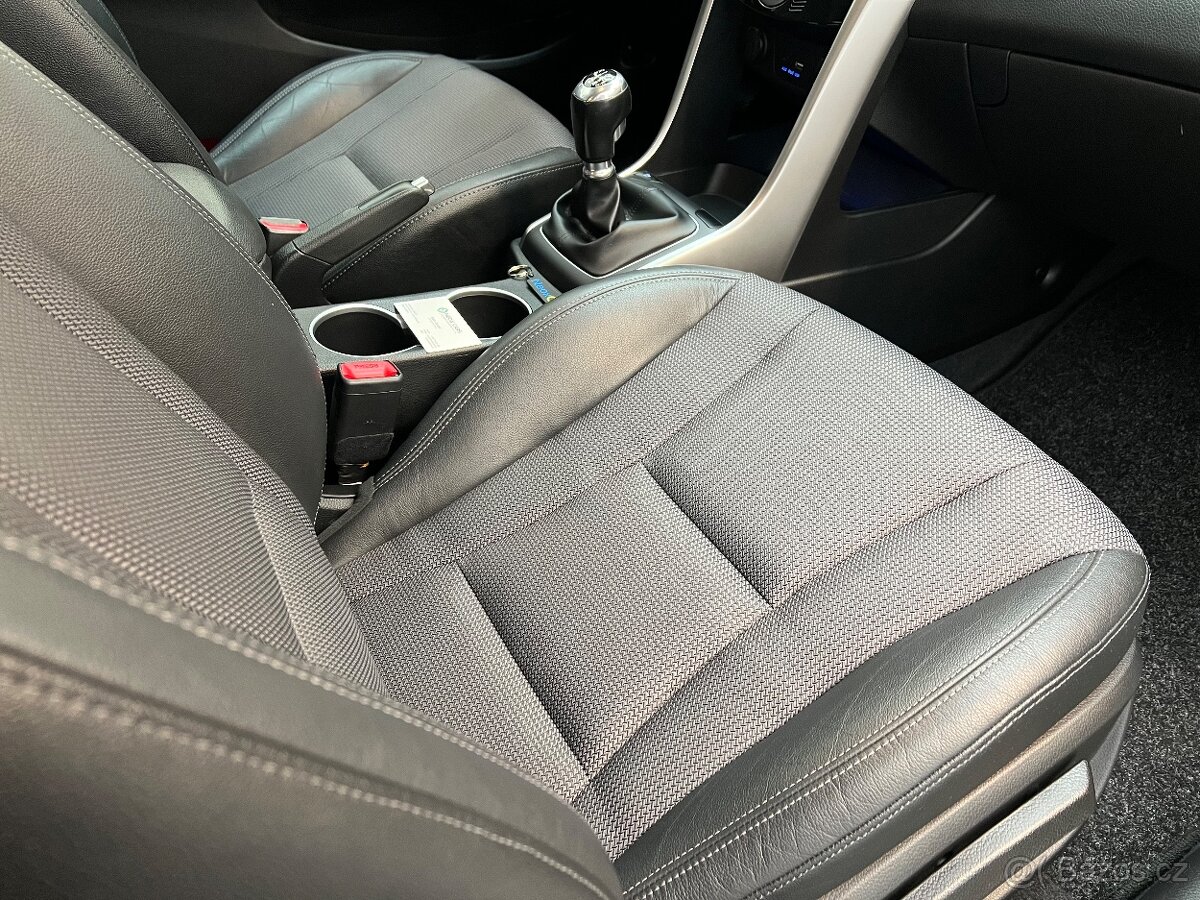 Hyundai i30 combi 1.6 CRDi,100 kW,manual,Style,AC,1maj,DPH - 15