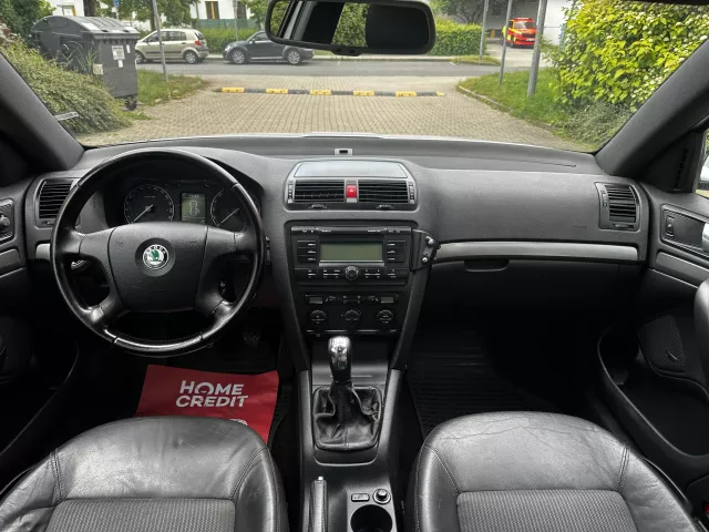 Škoda Octavia II 1.6 16V Facelift Kůže ALU kola Tažné - 15