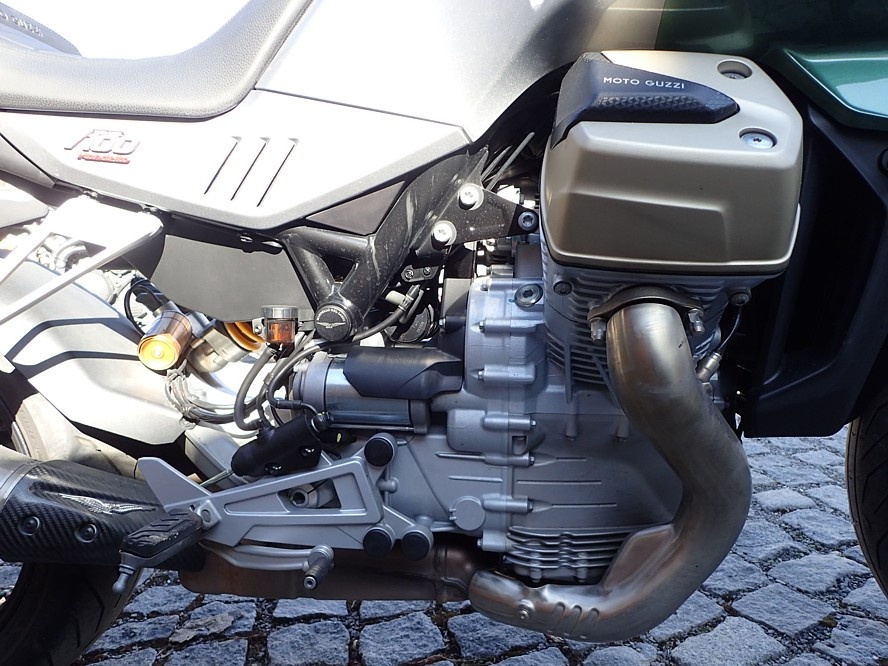 MOTO GUZZI V 100 Mandello S - 15