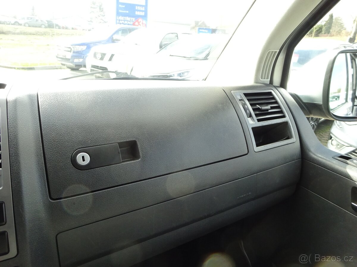 Volkswagen Caravelle 2,0TDi-9 MÍST - 15