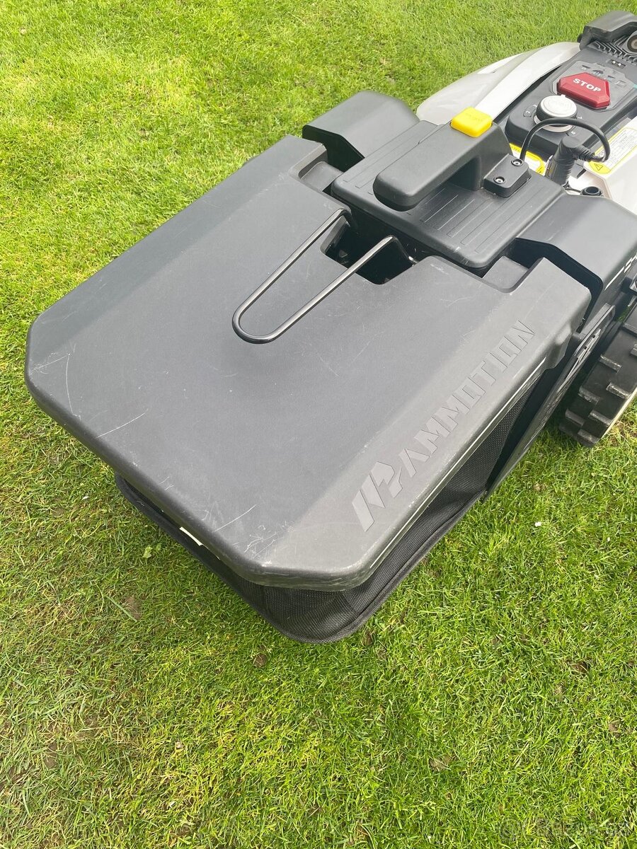 YUKA 2000 s košem (Robotická sekačka s GPS) - 15