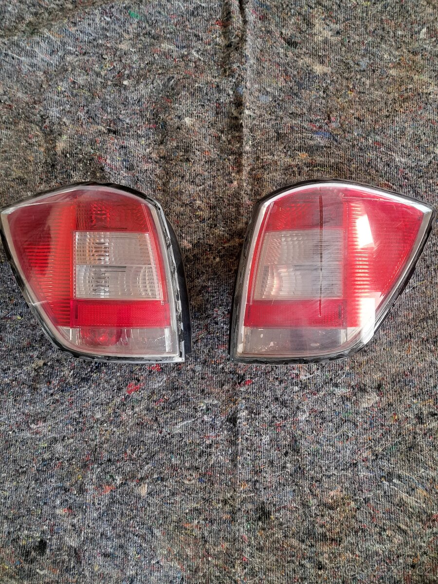 Opel Astra H Caravan šedá 177/GAL díly karoserie - 15