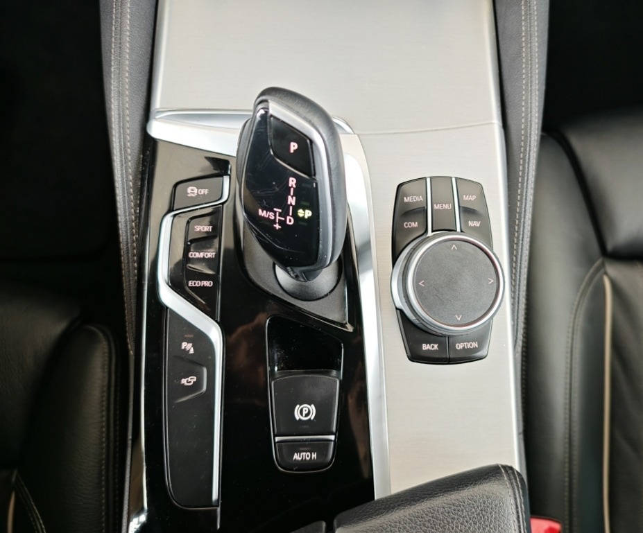 BMW Rad 5 Touring 530i xDrive A/T - 15