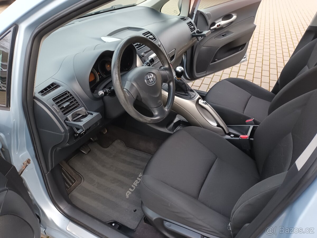 Toyota Auris 1,4 ČR,2MAJ,TAŽNÉ,SERVIS - 15