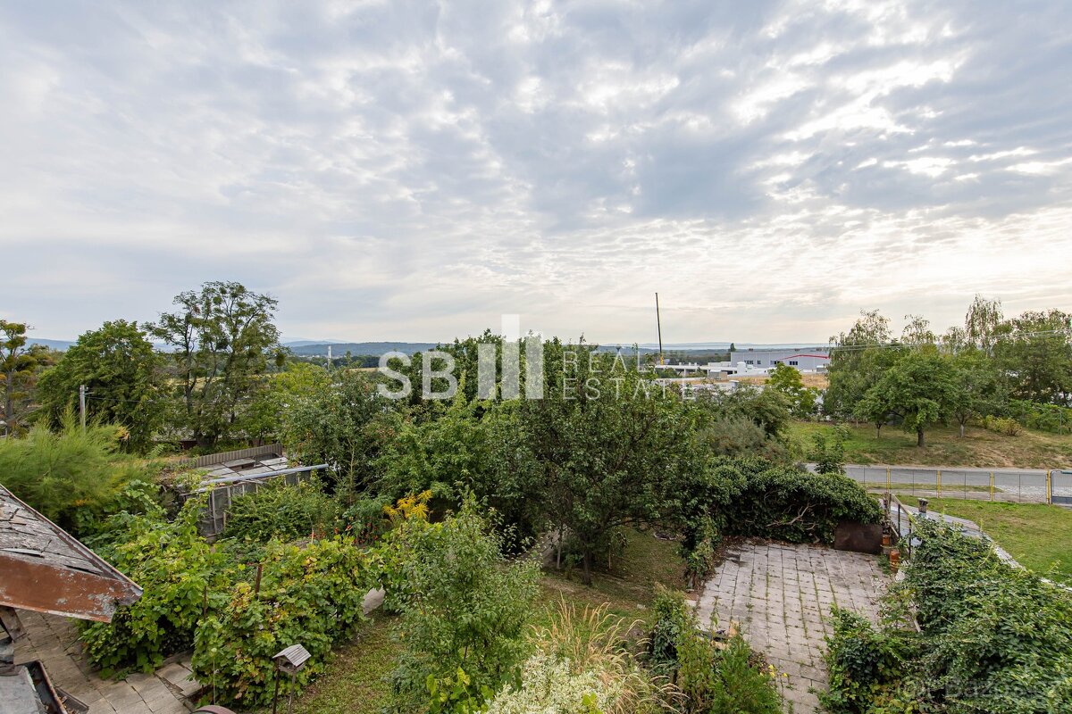 Prodej rodinného domu 3+1, 1.185 m², ul. Vejmoly, Loštice, o - 15