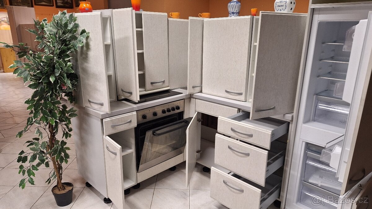 Rohová kuchyňská linka německé výroby - 15