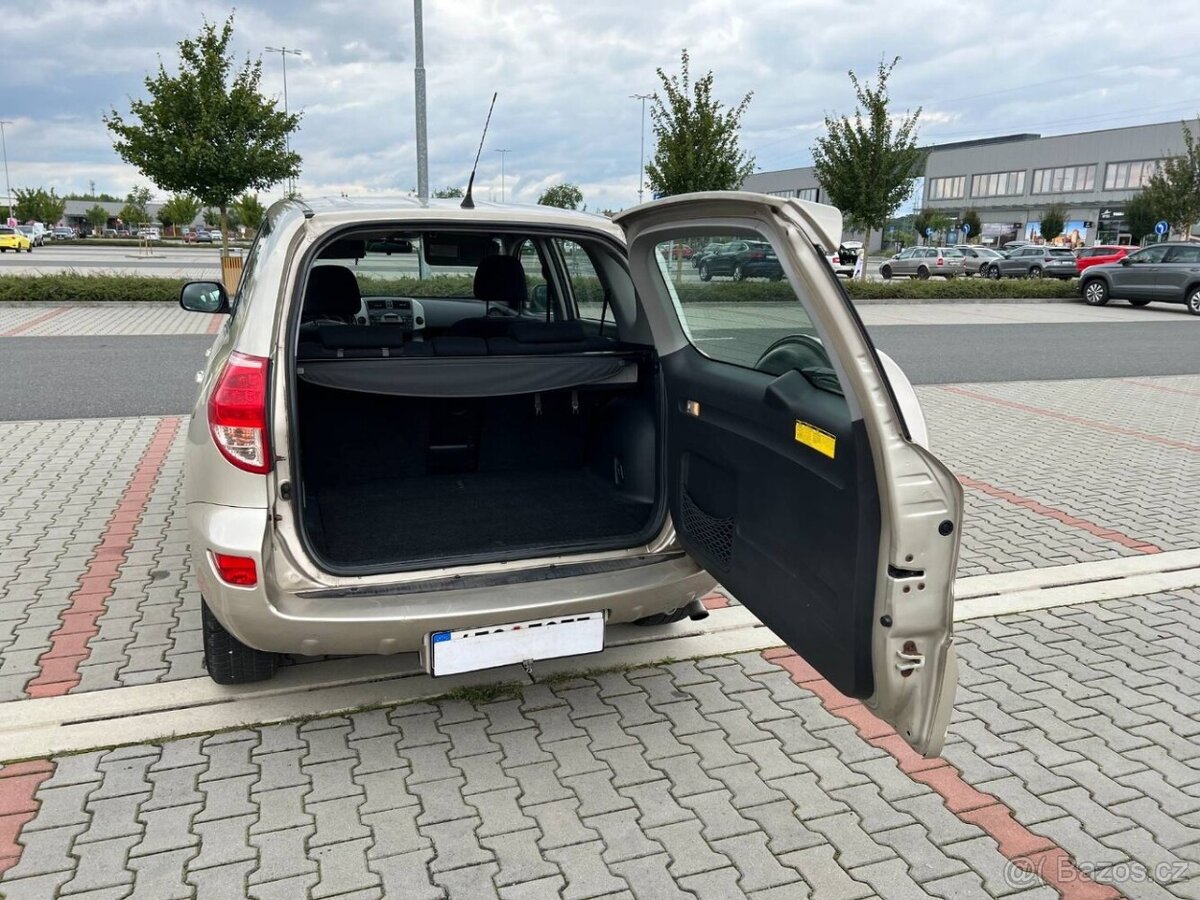 Toyota RAV4 2.0i 112kw 4x4 1. maj. koup. ČR TZ - 15