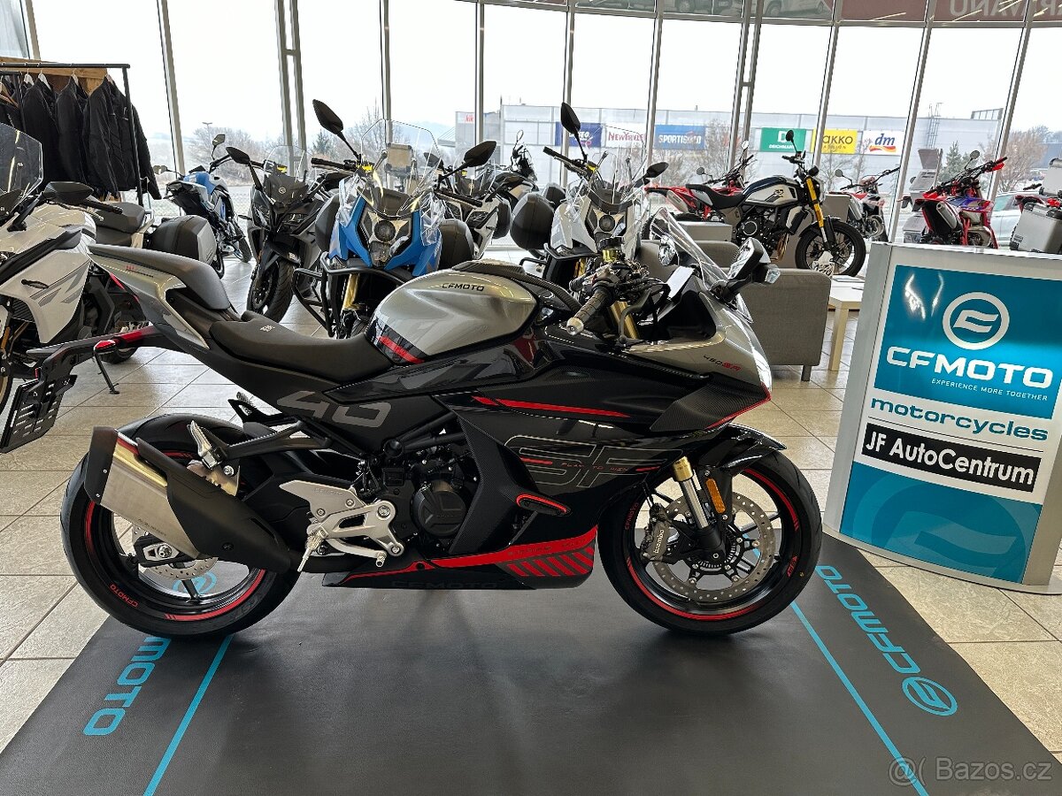 CFMOTO 450SR 25 bílá/černá - obě skladem AKCE helma - 15