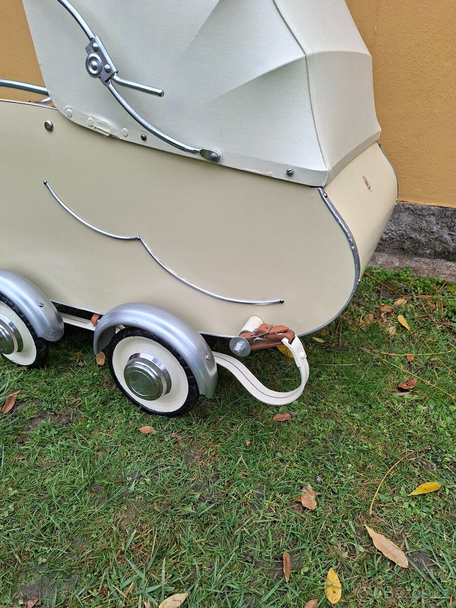 Starožitný kočárek pro miminko č. 202 - 15