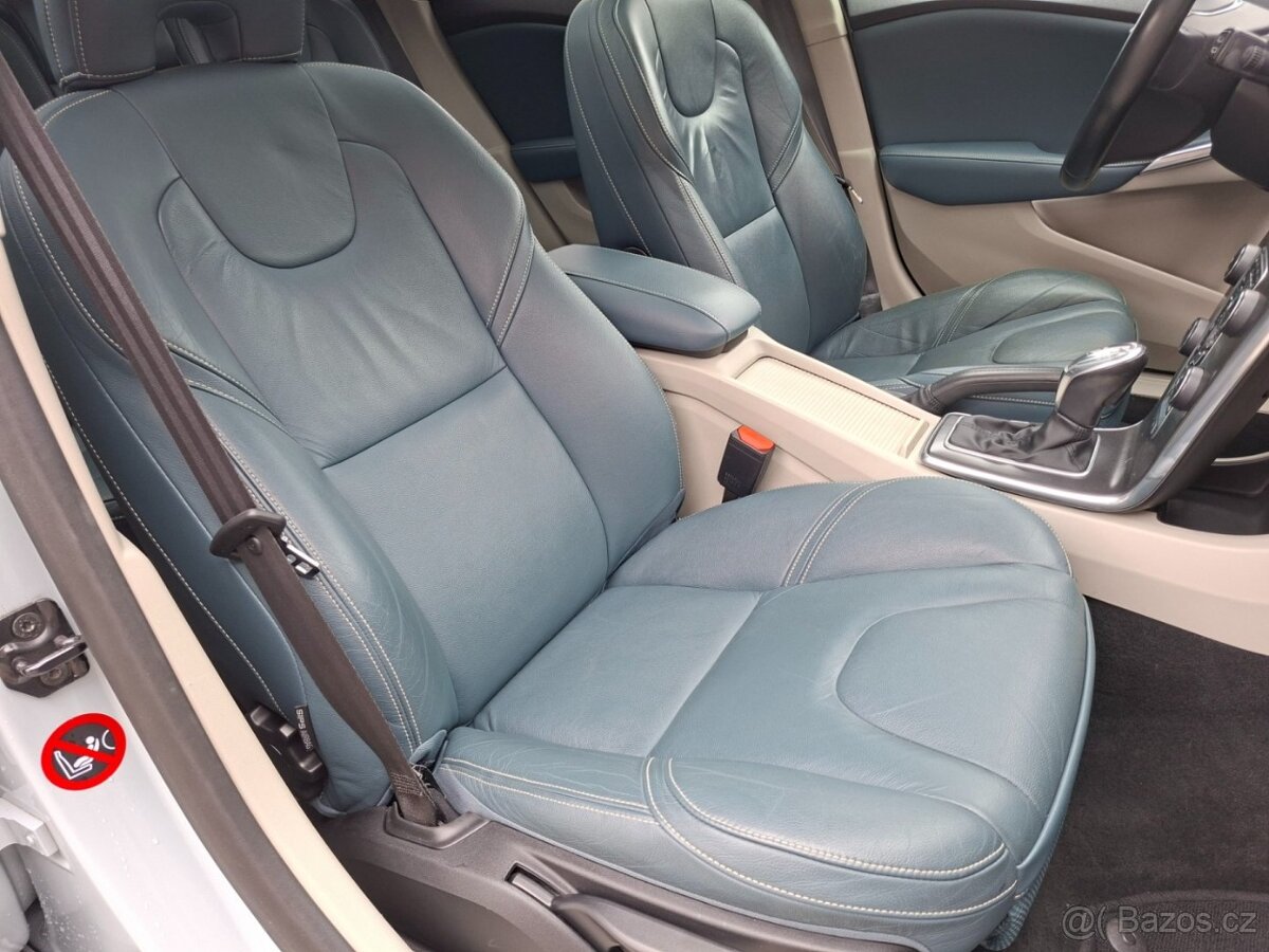 VOLVO V40 2.0D3 110kW AUT -1.MAJITEL - 15