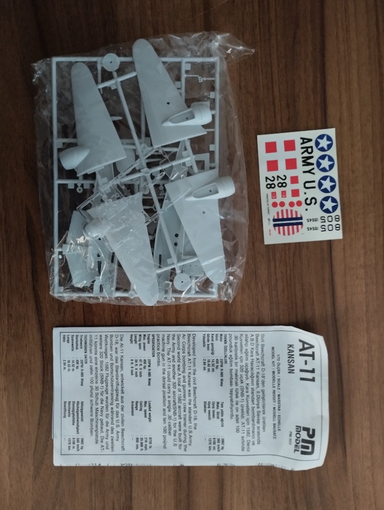Modely letadel , dopraváky, vrtulníky,plastové stavebnice. - 15