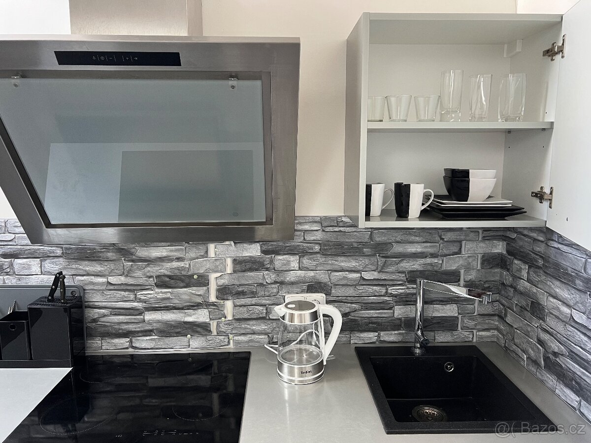 PRONÁJEM v centru Holic - 15