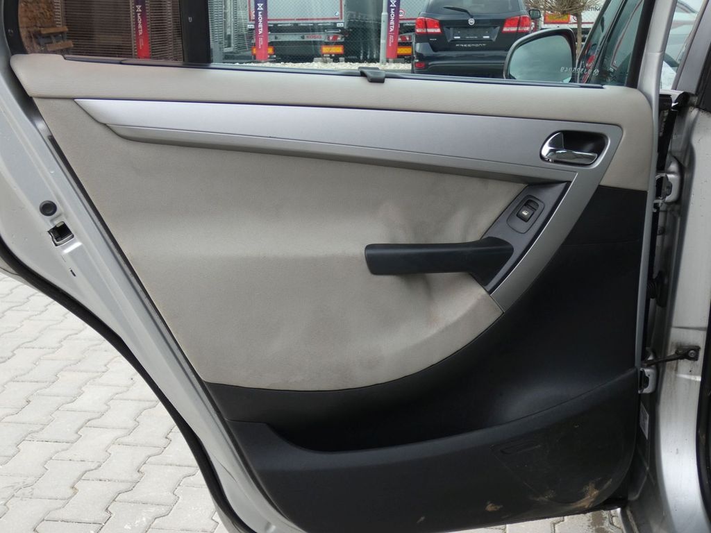 Citroën C4 Picasso 1.8 CNG originál - 15