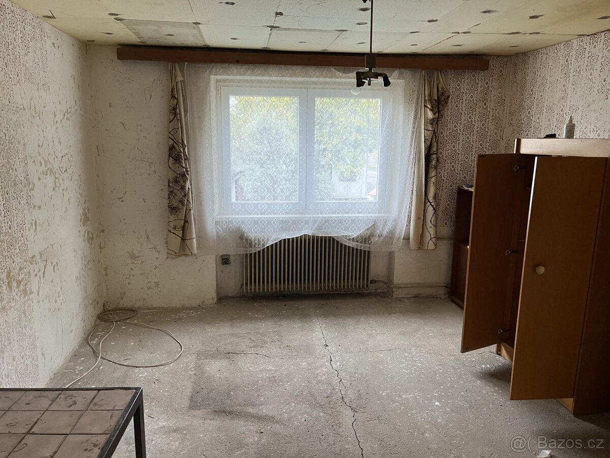 Prodej RD dvě bytové jednotky, prostorná dvou garáž s pozemk - 15