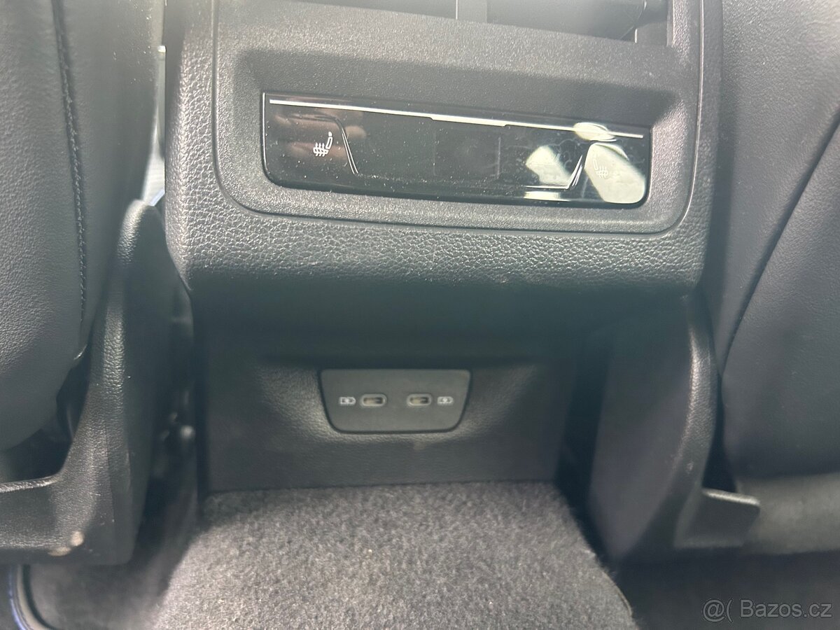 VW Golf VIII R kombi 2.0tsi 235kw 8/2021 - 15