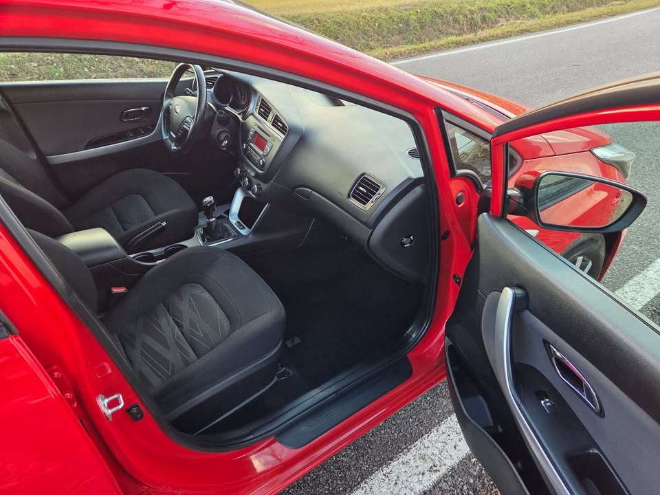 KIA CEED COMBI - KUP ČR - NAFTA - UDRŽOVANÝ - 2016 - 15