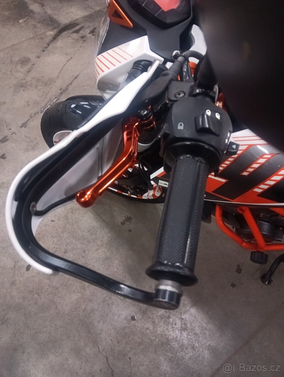 KTM Duke 390 White ABS - 15