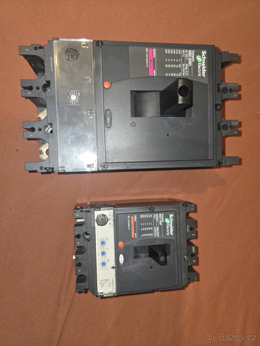 Jističe a stykače - 15