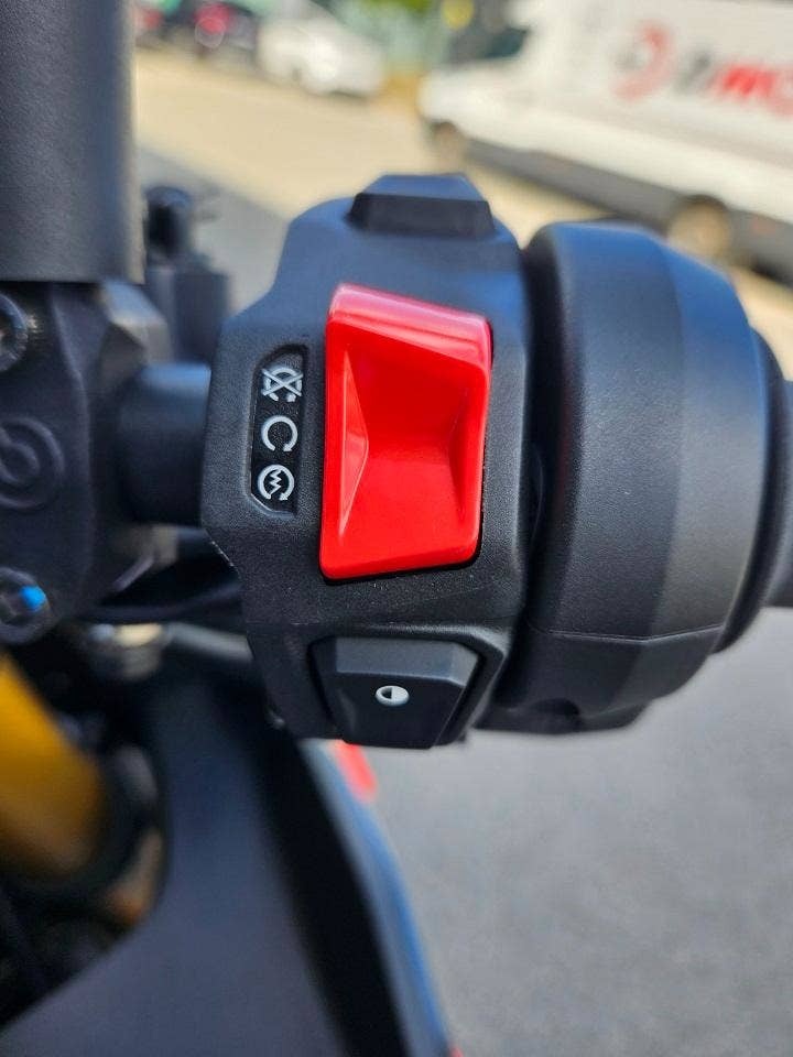 Aprilia Tuono V4 Factory E5+ (2025) – Stav nové, DPH, ČR pův - 15