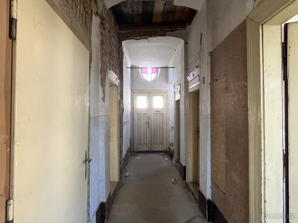 Secesní vila v centru Pacova - 15