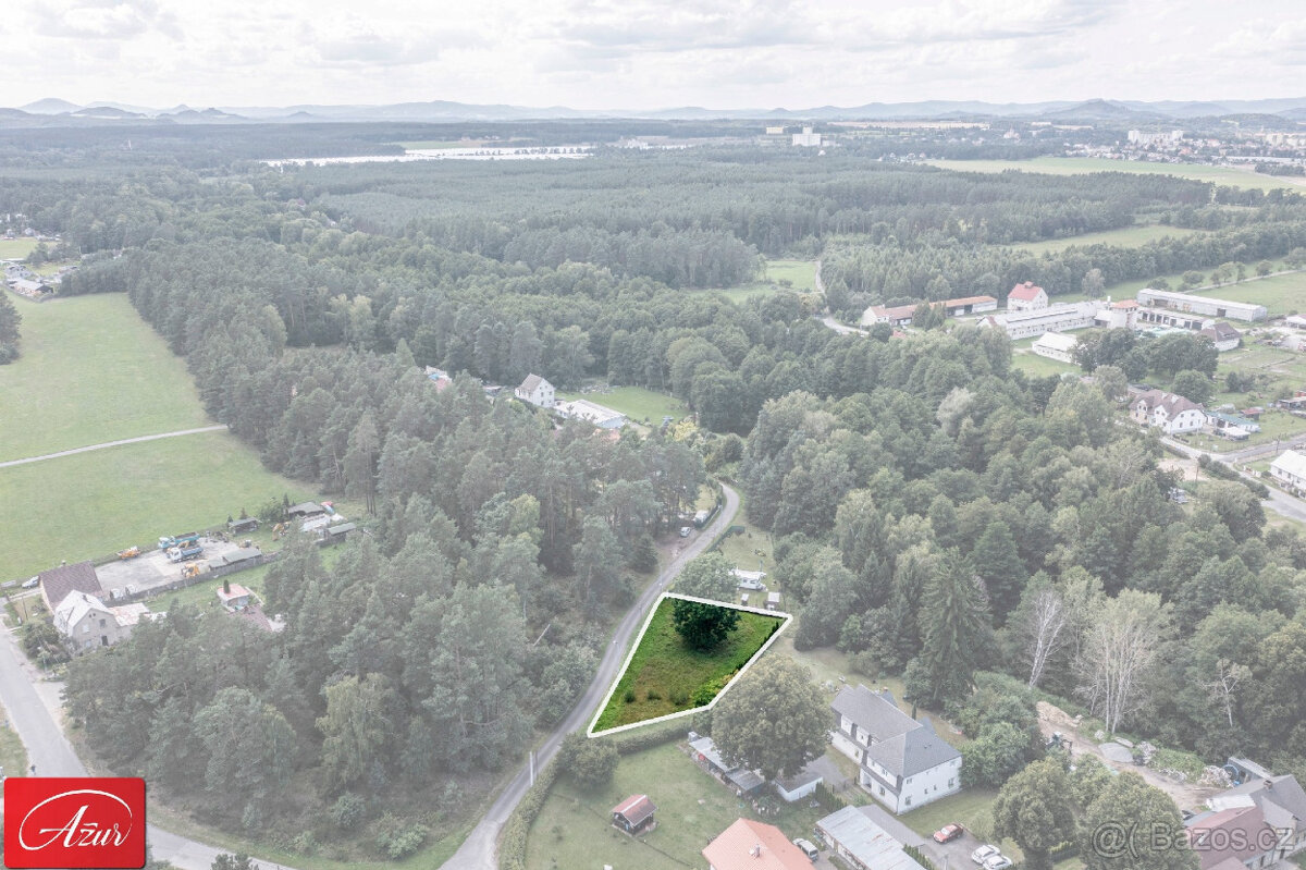 Rovinatý pozemek v krásné, zelené lokalitě - Ploužnice p. R. - 15