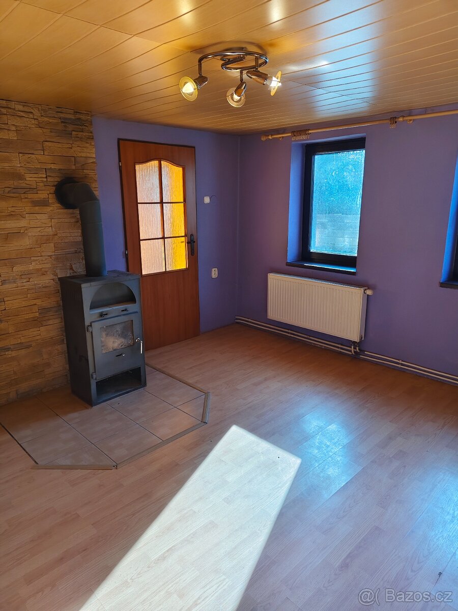 Rodinný domek v obci Horní Němčí - 15