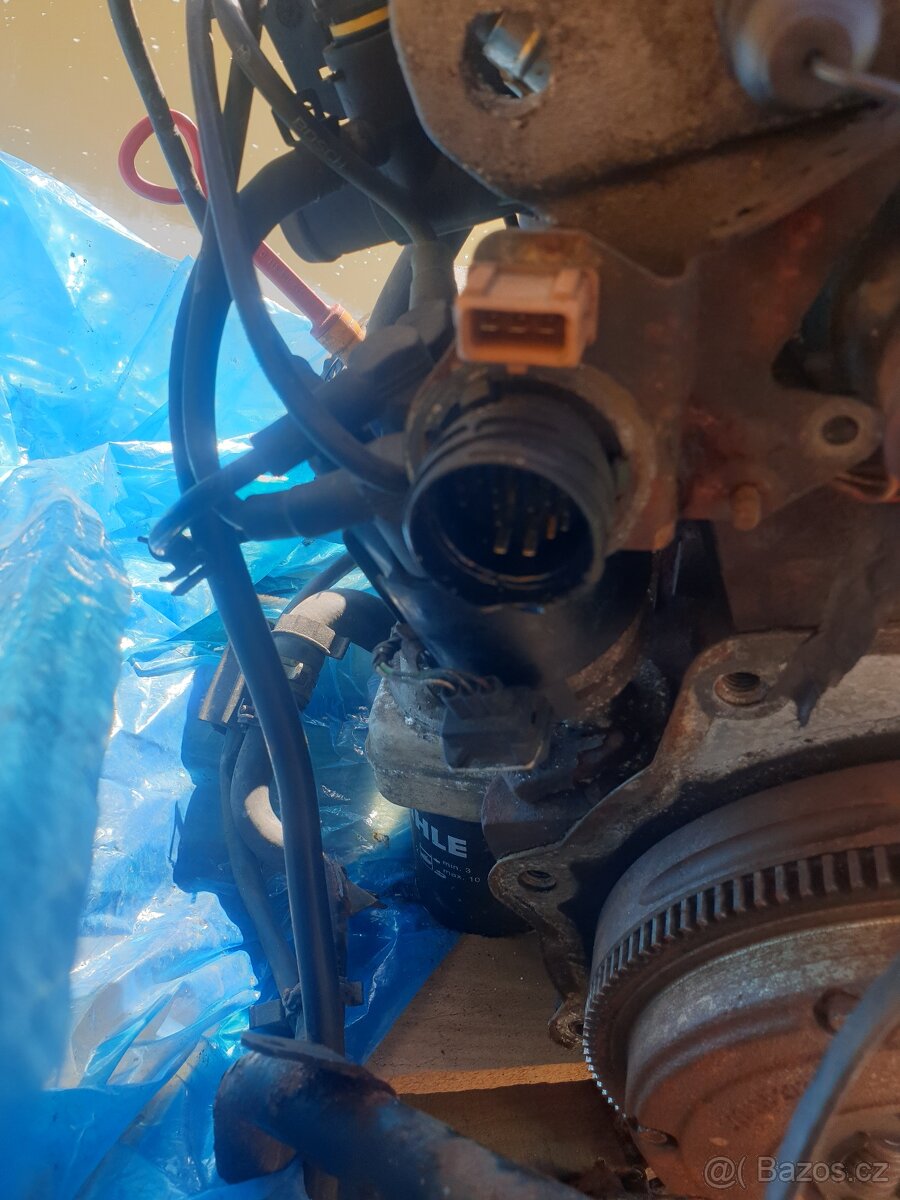 Motor VW 2.0 benzín 85kw - 15