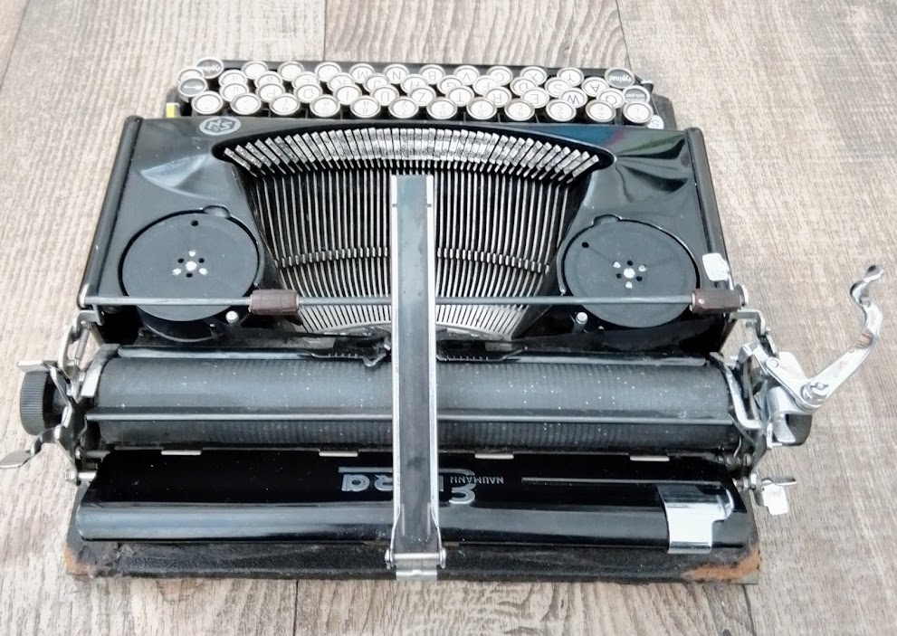 STAROŽITNÝ KUFŘÍKOVÝ PSACÍ STROJ ERIKA 6 A.-G. Vorm. Seidel - 15