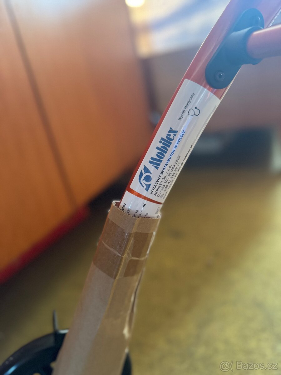 Zdravotnická polohovací postel, vozík, chodítko - 15