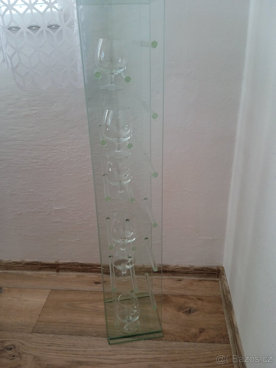 Skleněná vytrínka - 15
