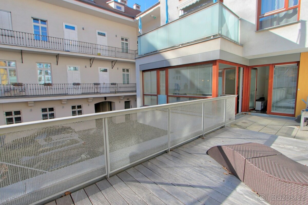 Rezidence s terasou a parkingem na Karlínském náměstí - 15