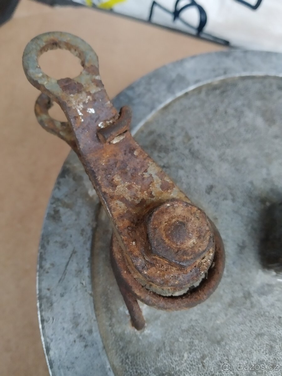 Brzdový Štít Kola Jawa/ČZ 125/351 150/352 - 15