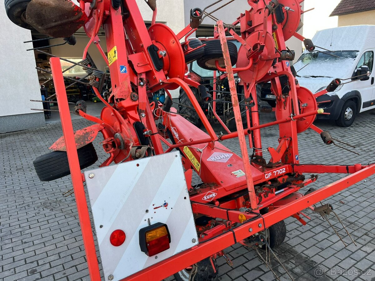Obraceč sena, píce KÜHN GF 7702 - 15