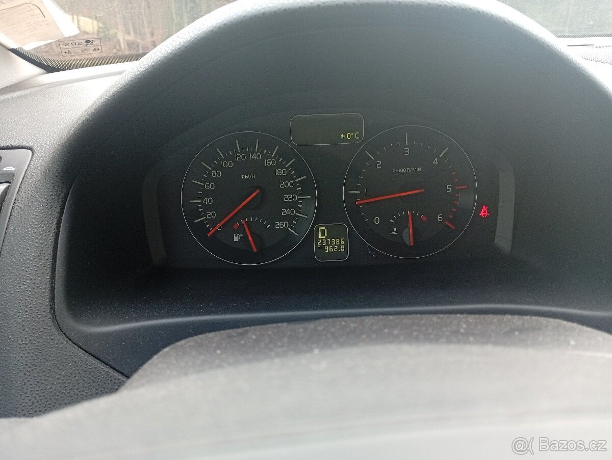 Prodám Volvo V50 2,4D5 - 15