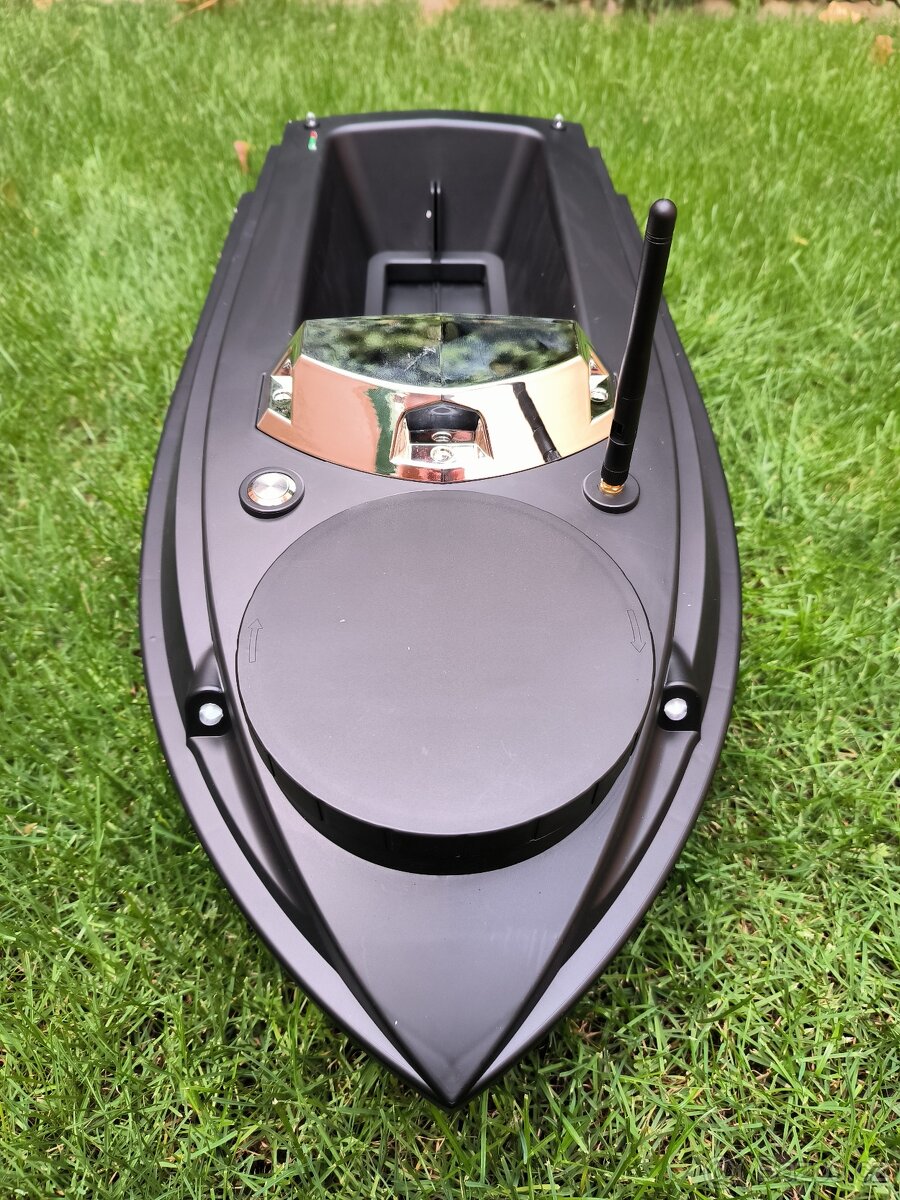 Zavazacia lodka s GPS + Sonar - 15