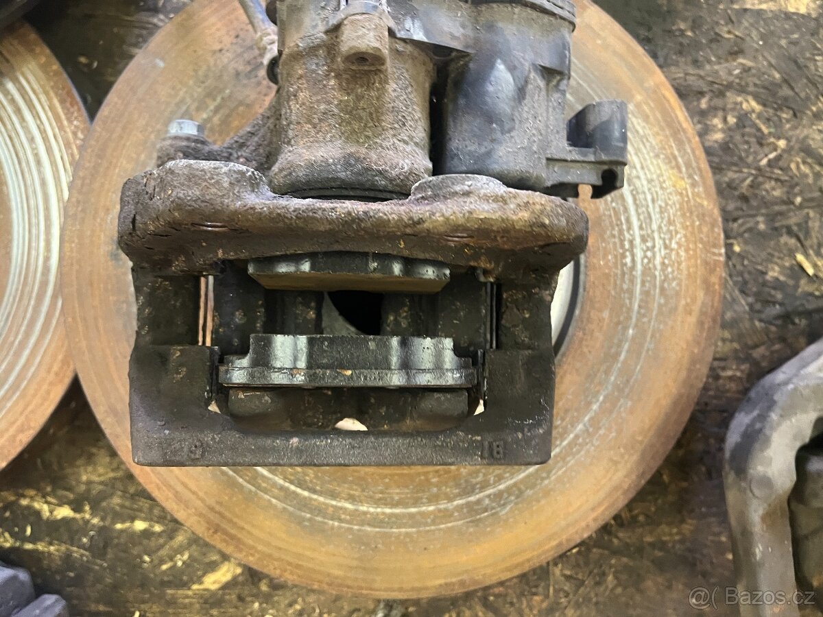 KOMPLETNÍ BRZDOVÝ SYSTÉM BMW F11/F10 3.0D 220KW - 15